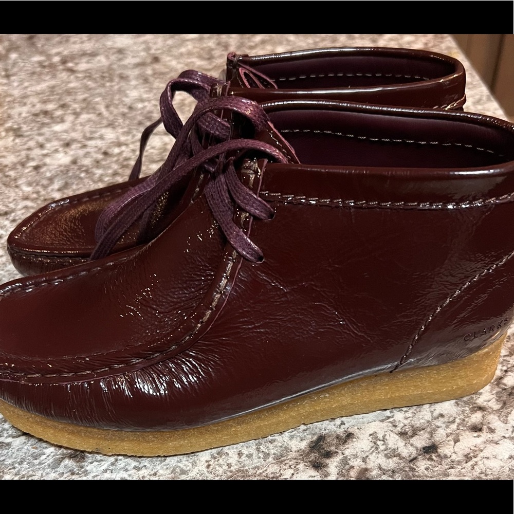 Clarks Wallabee Boot Red Patent Verni Rouge